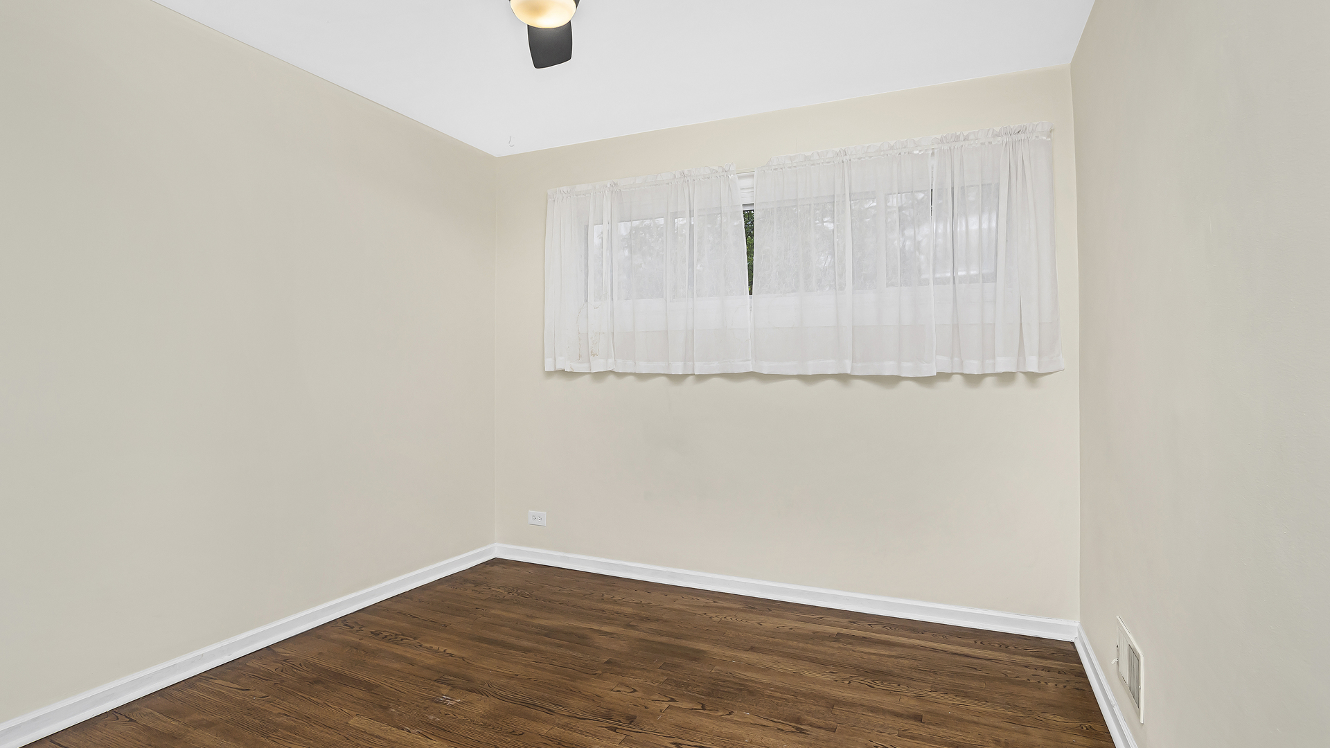 1355 Ridge Road Highland Park, IL 60035 - Photo 13 of 26 Gallery Image 13