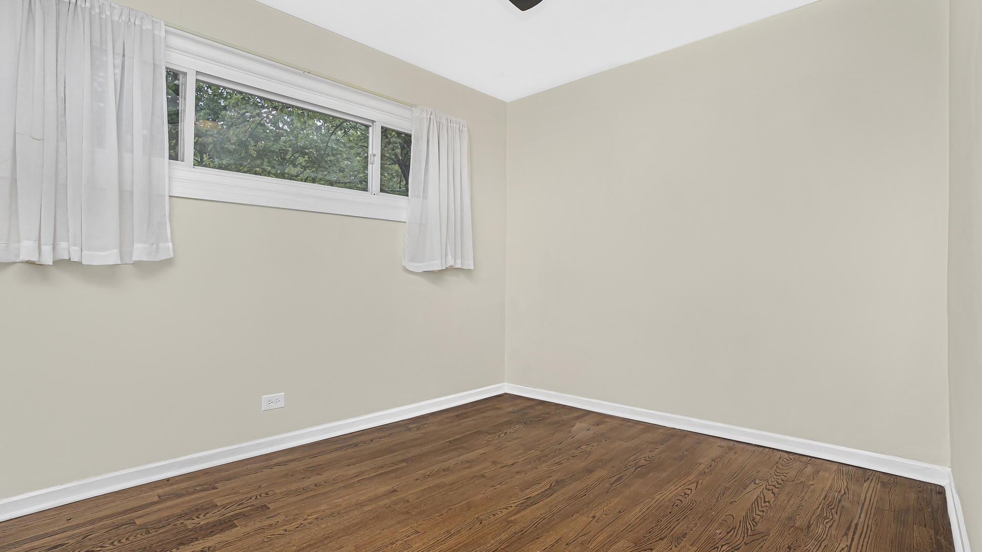 1355 Ridge Road Highland Park, IL 60035 - Photo 14 of 26 Gallery Image 14
