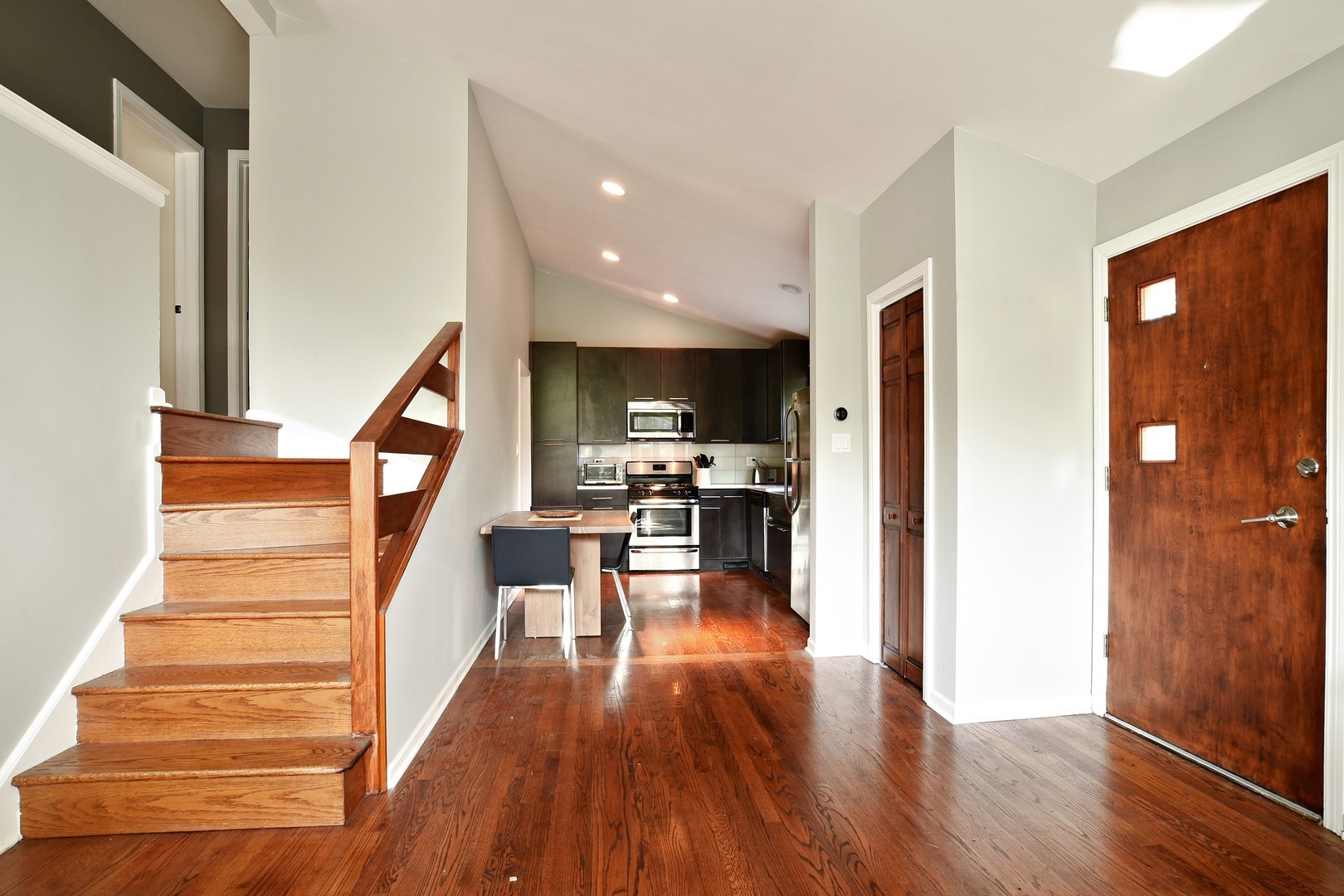 1355 Ridge Road Highland Park, IL 60035 - Photo 4 of 26 Gallery Image 4