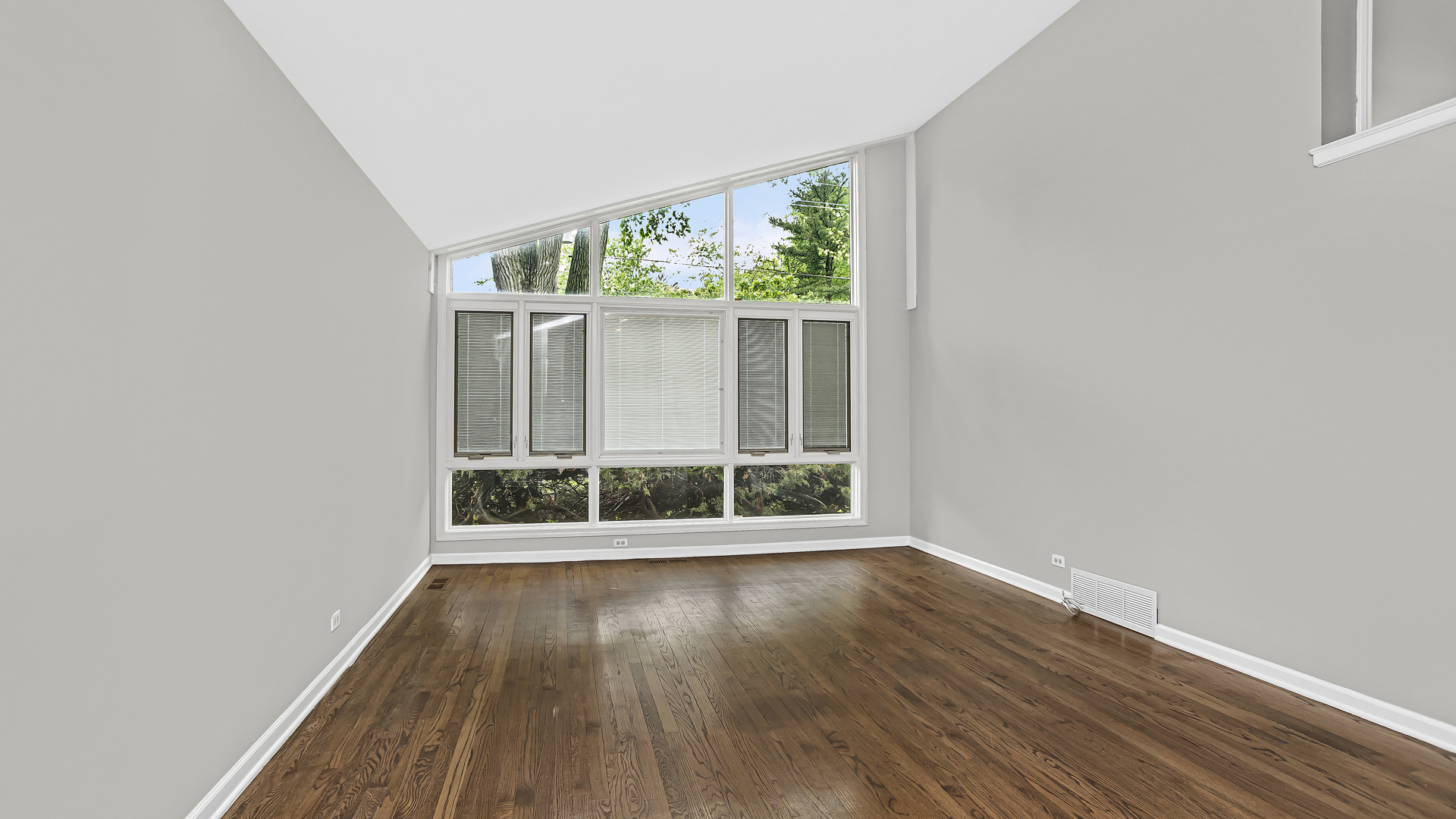 1355 Ridge Road Highland Park, IL 60035 - Photo 6 of 26 Gallery Image 6