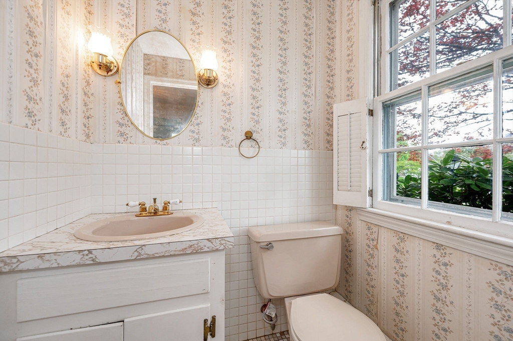 104 Meadowview Road North Andover, MA 01845 - Photo 14 of 42 Gallery Image 14