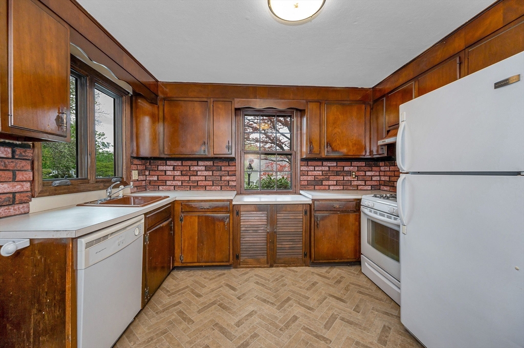 104 Meadowview Road North Andover, MA 01845 - Photo 5 of 42 Gallery Image 5