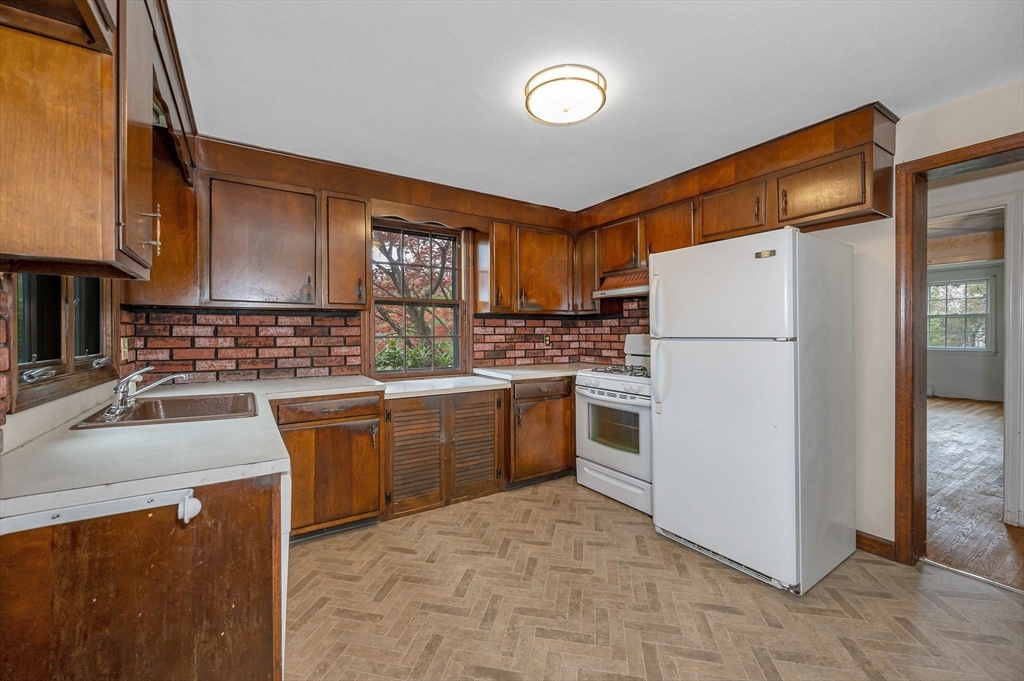 104 Meadowview Road North Andover, MA 01845 - Photo 6 of 42 Gallery Image 6