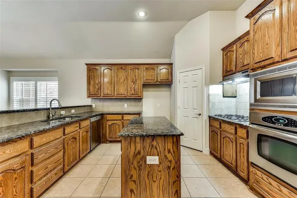 $2,750 | 34 Painted Rock Court, Frisco, TX 75033