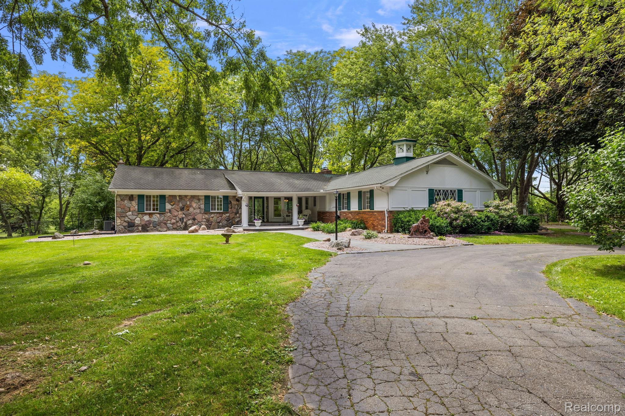 5725 South Weed Road Plymouth, MI 48170 - Photo 5 of 90 Gallery Image 5
