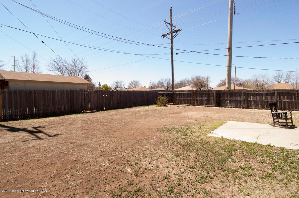 2607 Darrell Avenue Amarillo, TX 79110 - Photo 26 of 28 a view of a backyard