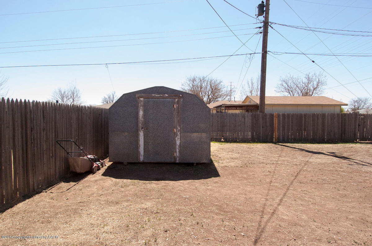 2607 Darrell Avenue Amarillo, TX 79110 - Photo 27 of 28 a view of a backyard