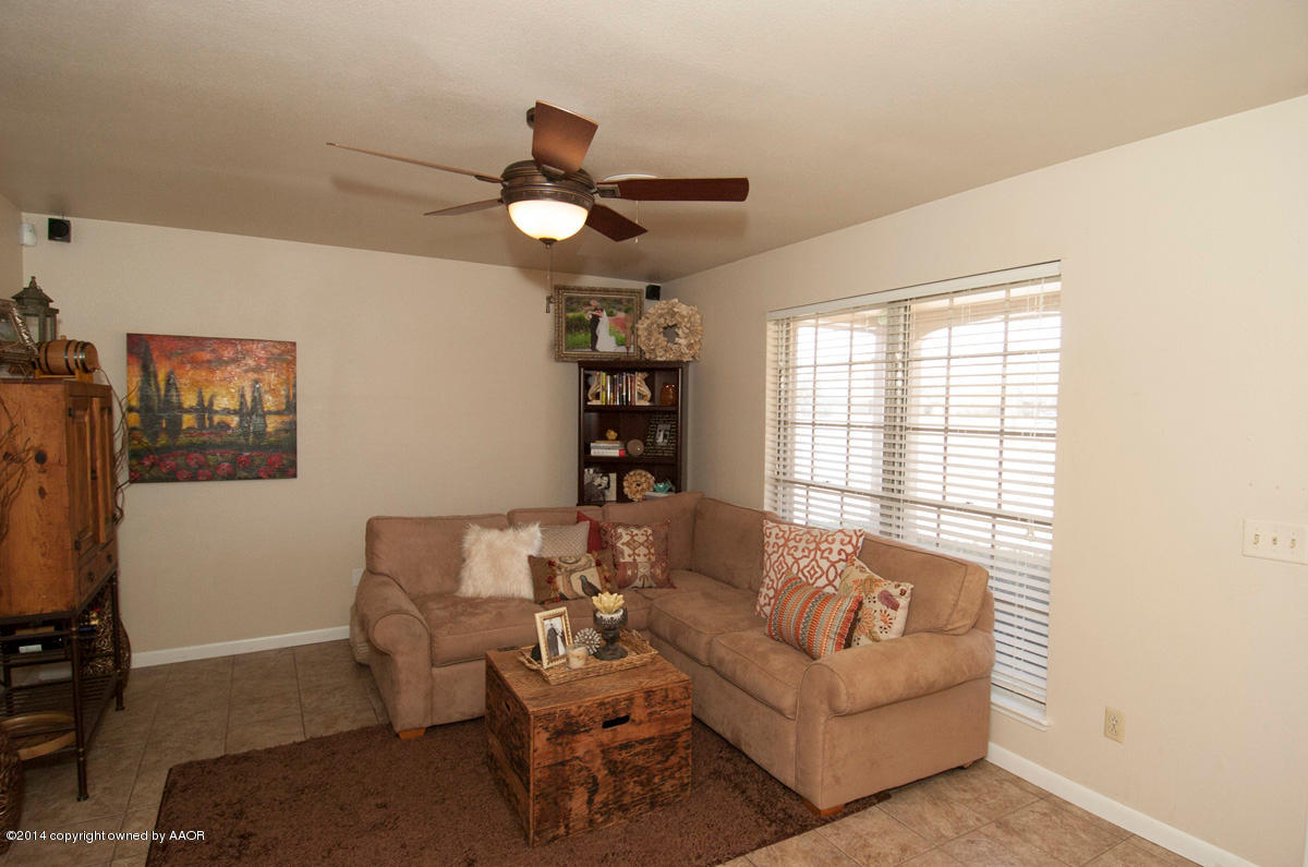 2607 Darrell Avenue Amarillo, TX 79110 - Photo 4 of 28 a living room with furniture and a window