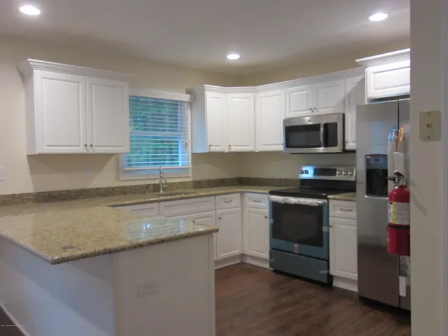 $2,250 | 22 Lasatta Avenue, Unit 2A, Englishtown, NJ 07726