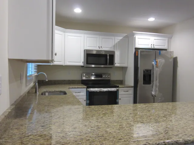 $2,250 | 22 Lasatta Avenue, Unit 2A, Englishtown, NJ 07726