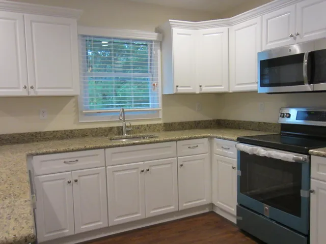 $2,250 | 22 Lasatta Avenue, Unit 2A, Englishtown, NJ 07726