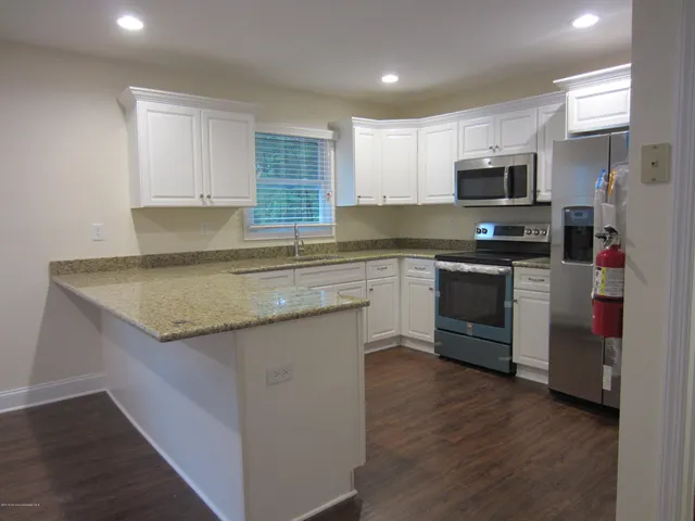 $2,250 | 22 Lasatta Avenue, Unit 2A, Englishtown, NJ 07726