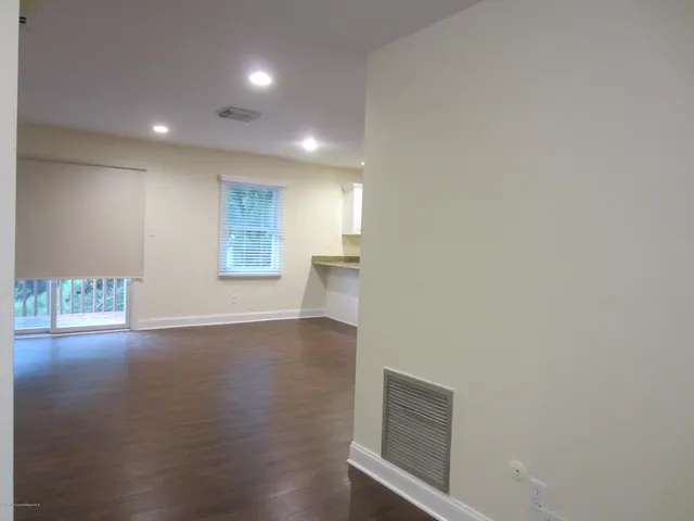 $2,250 | 22 Lasatta Avenue, Unit 2A, Englishtown, NJ 07726