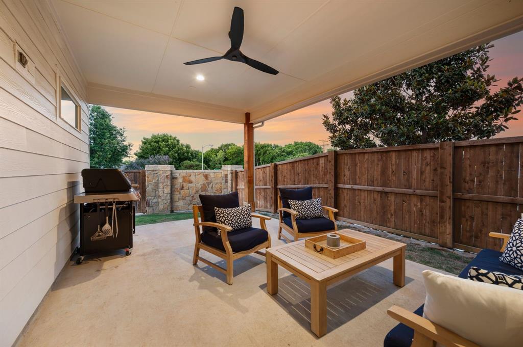 1002 Meadowbend Loop South Grapevine, TX 76051 - Photo 2 of 39