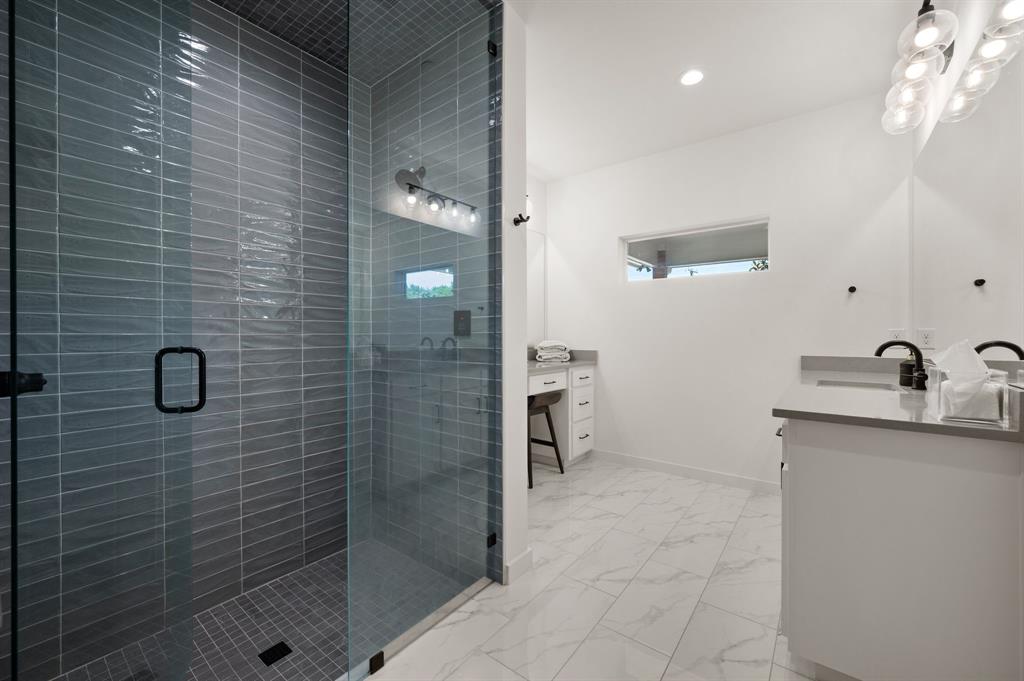 1002 Meadowbend Loop South Grapevine, TX 76051 - Photo 5 of 39