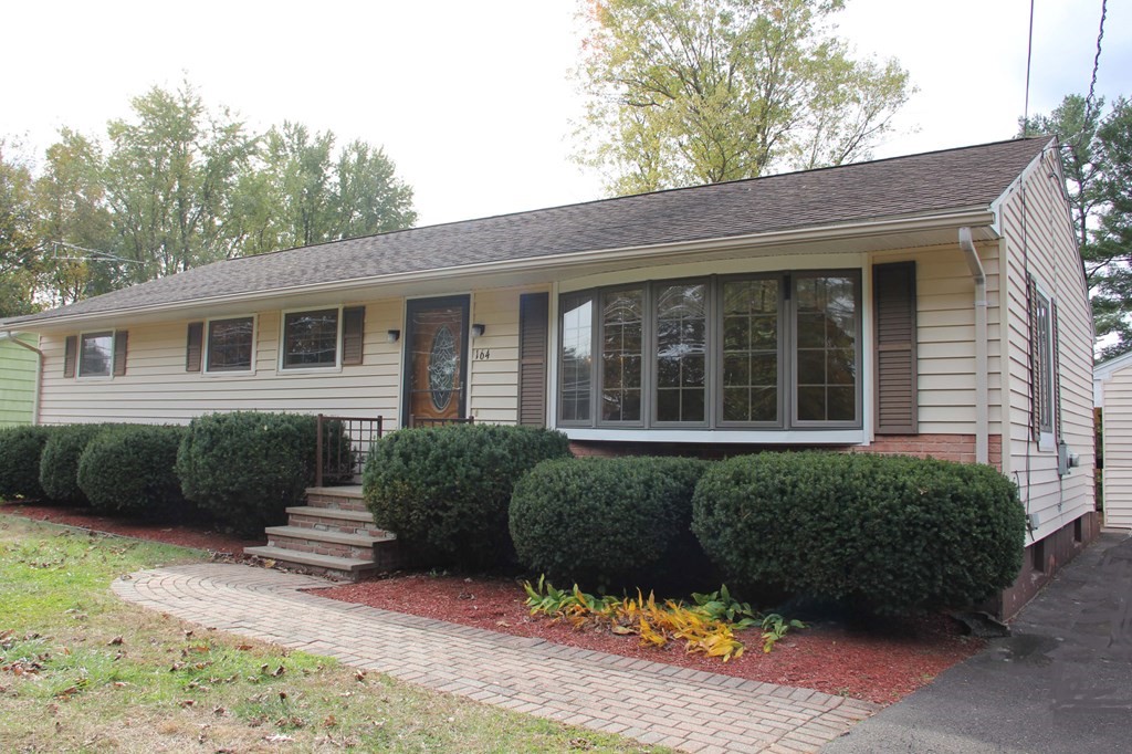 164 Montgomery Road Westfield, MA 01085 - Photo 2 of 27 Gallery Image 2