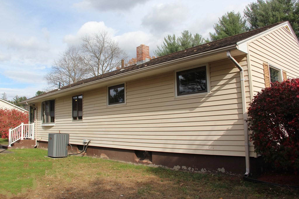 164 Montgomery Road Westfield, MA 01085 - Photo 5 of 27 Gallery Image 5