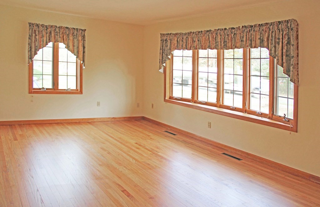 164 Montgomery Road Westfield, MA 01085 - Photo 7 of 27 Gallery Image 7
