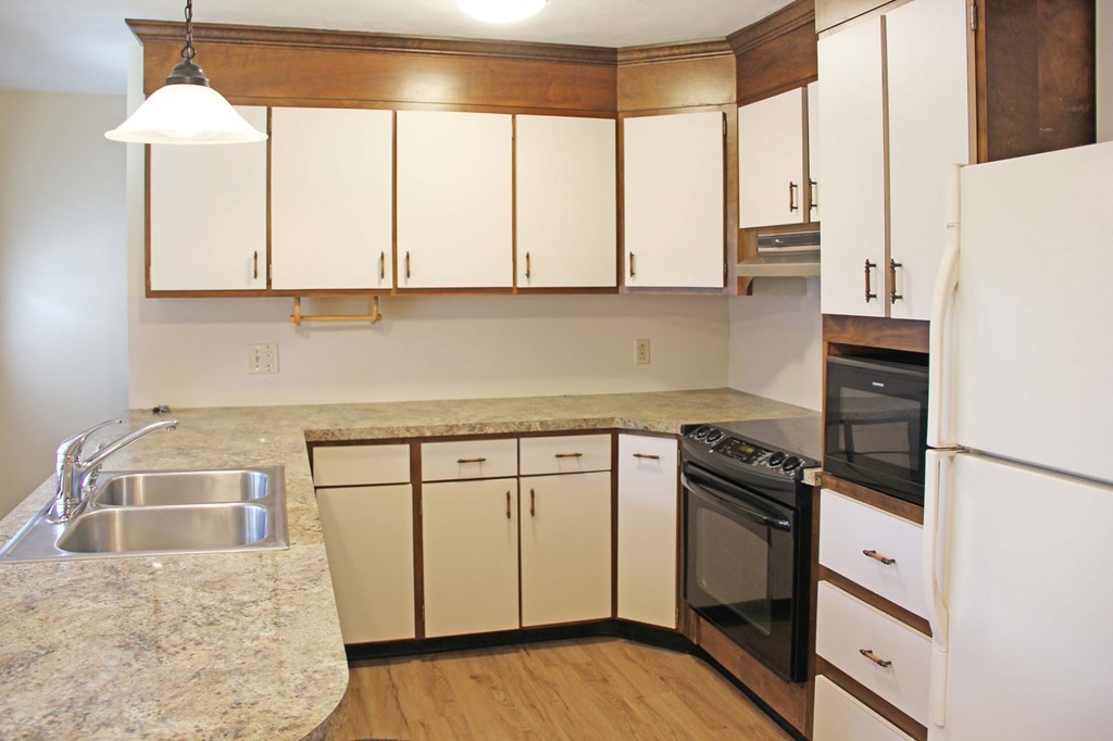 164 Montgomery Road Westfield, MA 01085 - Photo 8 of 27 Gallery Image 8