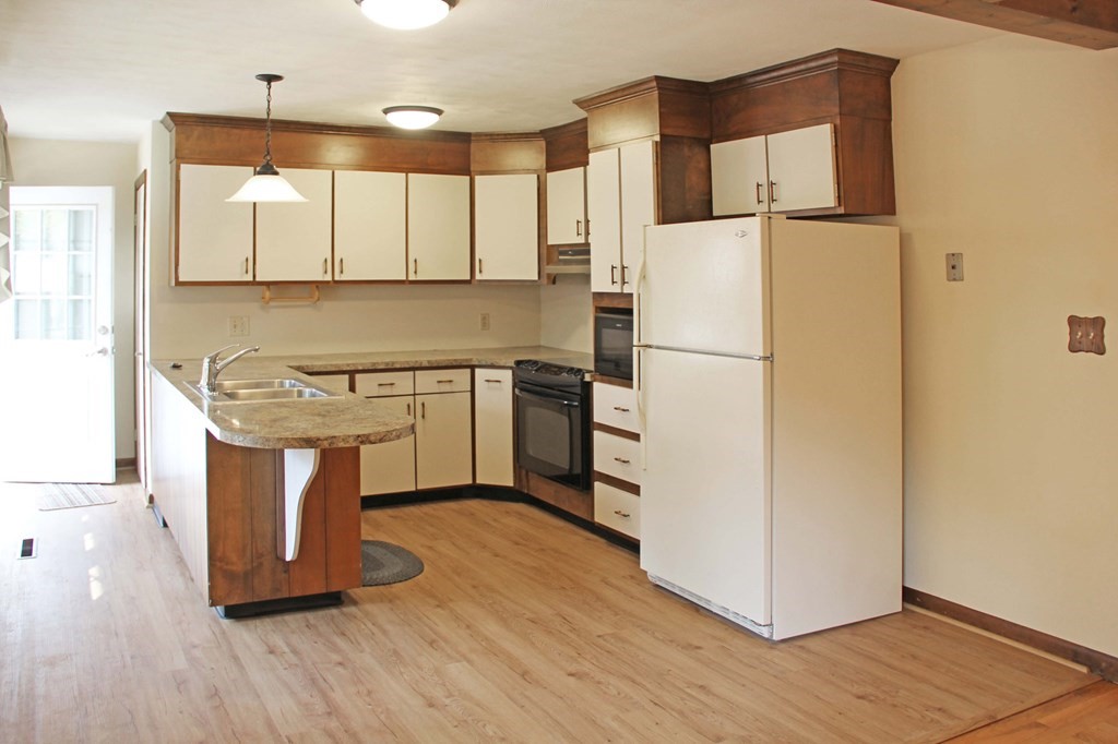 164 Montgomery Road Westfield, MA 01085 - Photo 9 of 27 Gallery Image 9