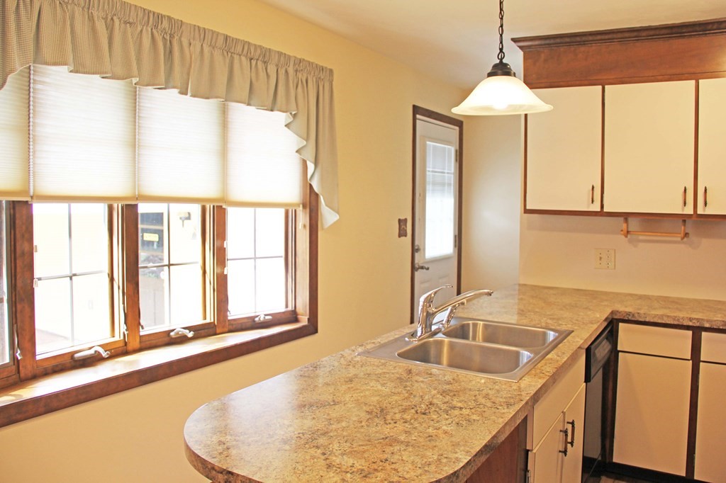 164 Montgomery Road Westfield, MA 01085 - Photo 10 of 27 Gallery Image 10
