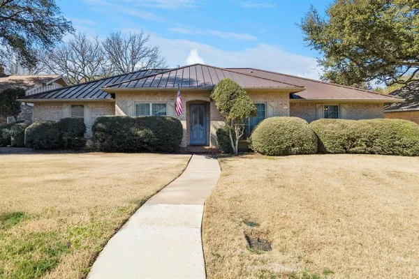$580,000 | 4212 Lake Vista Drive, Benbrook, TX 76132