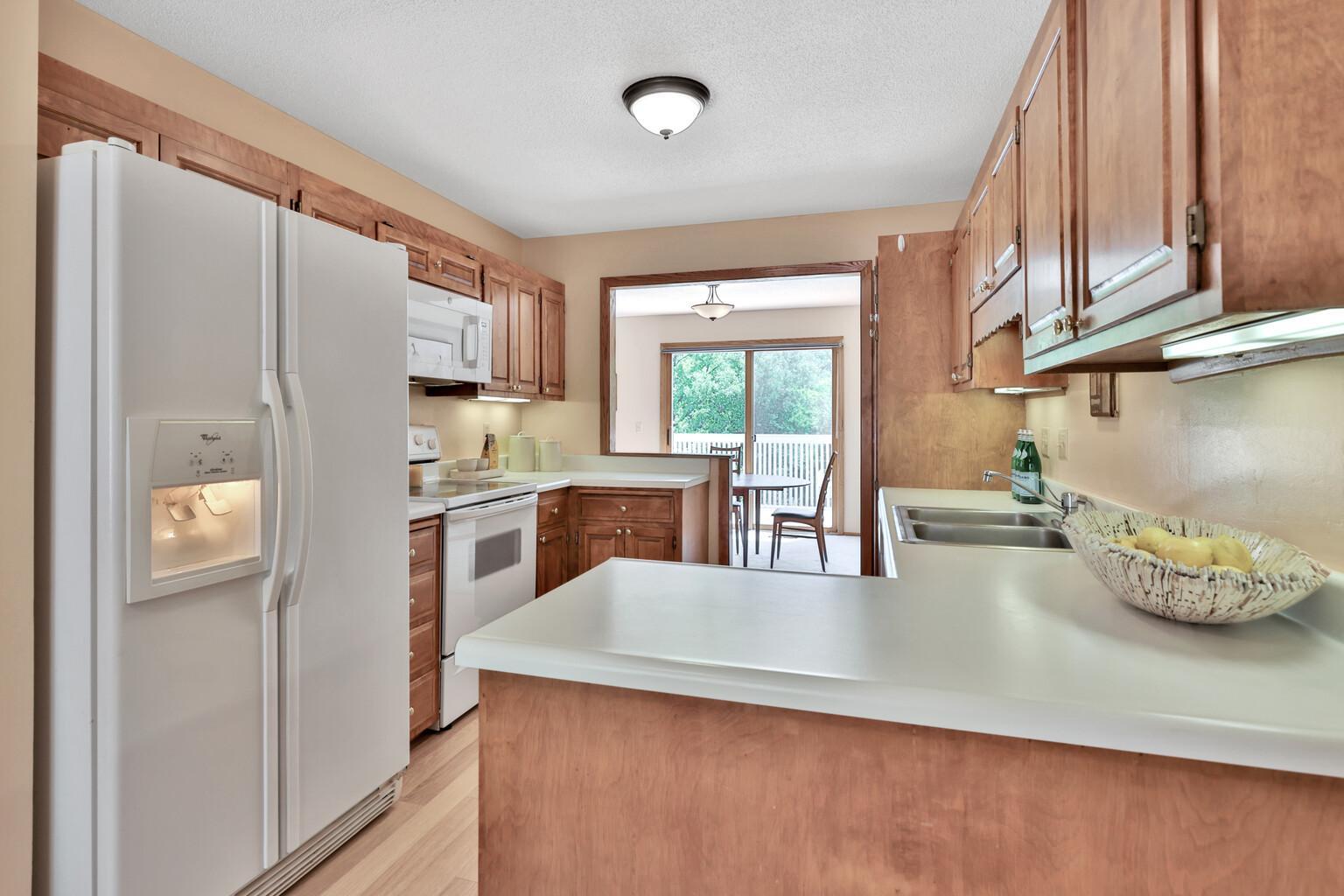8286 Kingslee Road Bloomington, MN 55438 - Photo 4 of 35