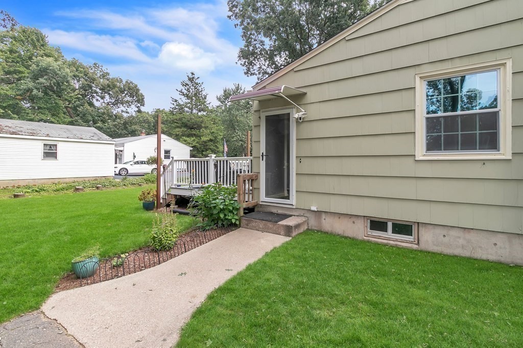 34 Jeanne Marie Street Springfield, MA 01129 - Photo 4 of 35 Gallery Image 4
