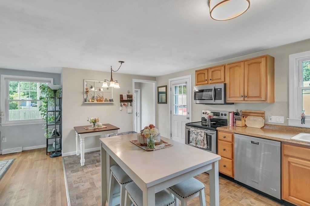 34 Jeanne Marie Street Springfield, MA 01129 - Photo 5 of 35 Gallery Image 5