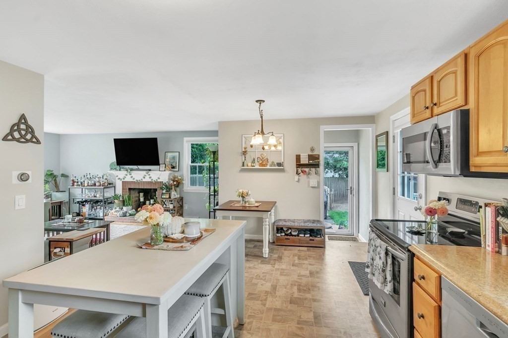 34 Jeanne Marie Street Springfield, MA 01129 - Photo 6 of 35 Gallery Image 6