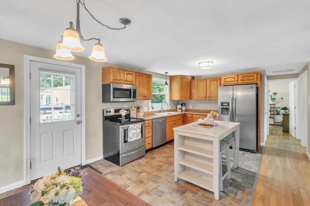 34 Jeanne Marie Street Springfield, MA 01129 - Photo 7 of 35 Gallery Image 7