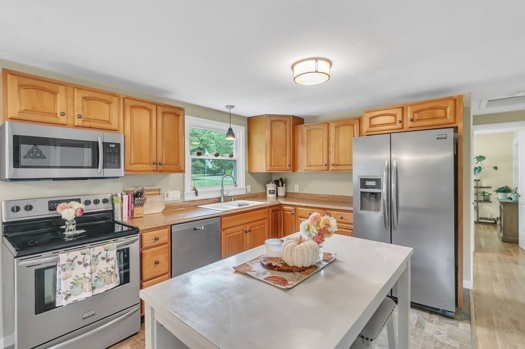 34 Jeanne Marie Street Springfield, MA 01129 - Photo 8 of 35 Gallery Image 8