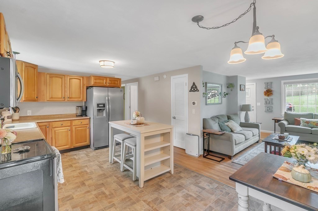 34 Jeanne Marie Street Springfield, MA 01129 - Photo 10 of 35 Gallery Image 10