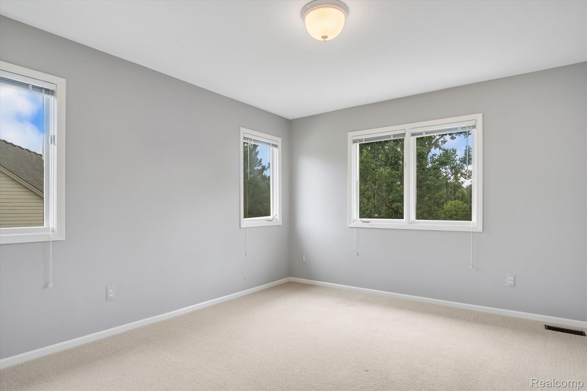 1806 Skyline Drive Rochester, MI 48306 - Photo 39 of 62 48-1806-Skyline-Dr -WindowStill-Real-Estate-Photography-44.jpg