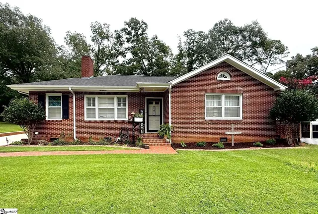 $244,000 | 113 Moreland Avenue, Laurens, SC 29360