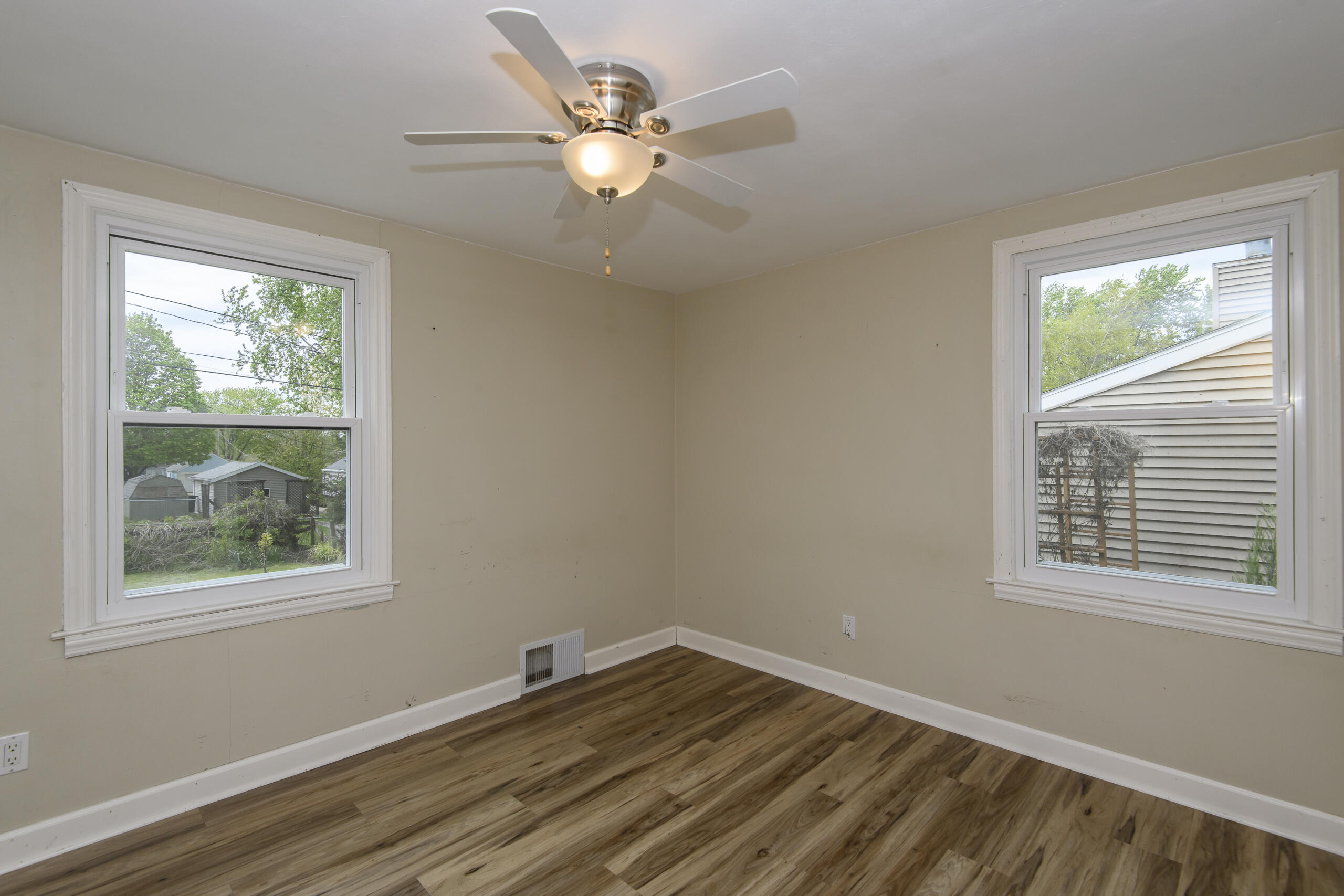 W271N2563 Pear Tree Lane Pewaukee, WI 53072 - Photo 15 of 47 Bedroom 2