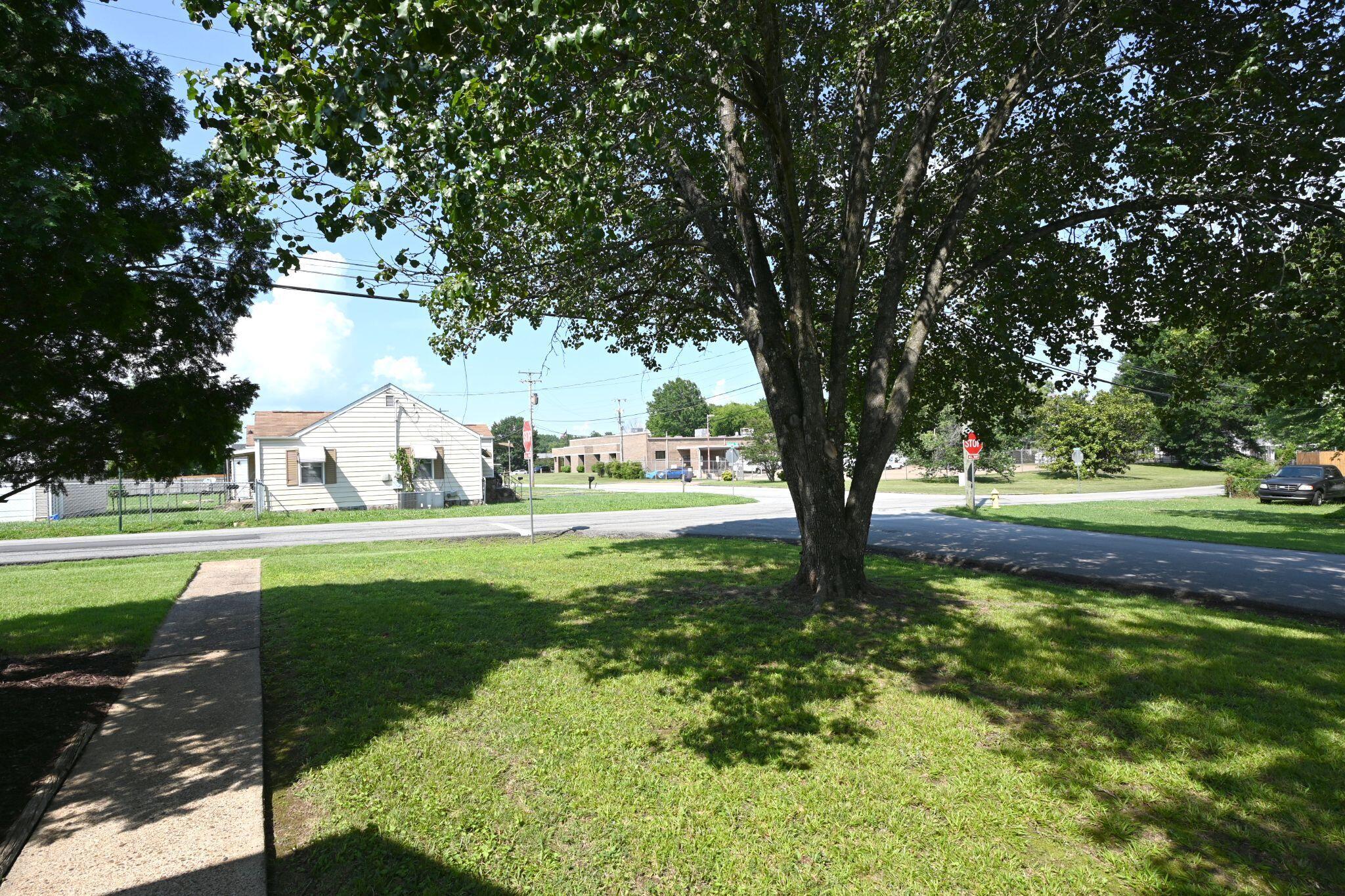 1601 Maxwell Road Chattanooga, TN 37412 - Photo 29 of 29 Walk to Post Office