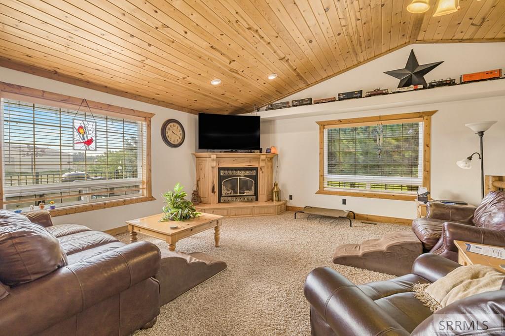 4548 East 250 North Rigby, ID 83442 - Photo 14 of 72 Living Room