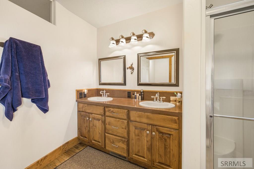4548 East 250 North Rigby, ID 83442 - Photo 25 of 72 Master Bathroom