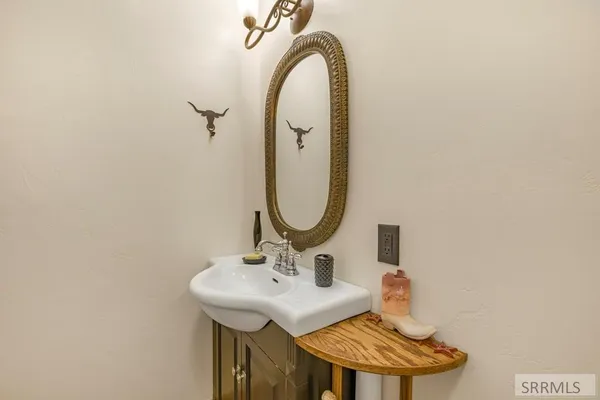 $1,085,000 | 4548 East 250 North, Rigby, ID 83442