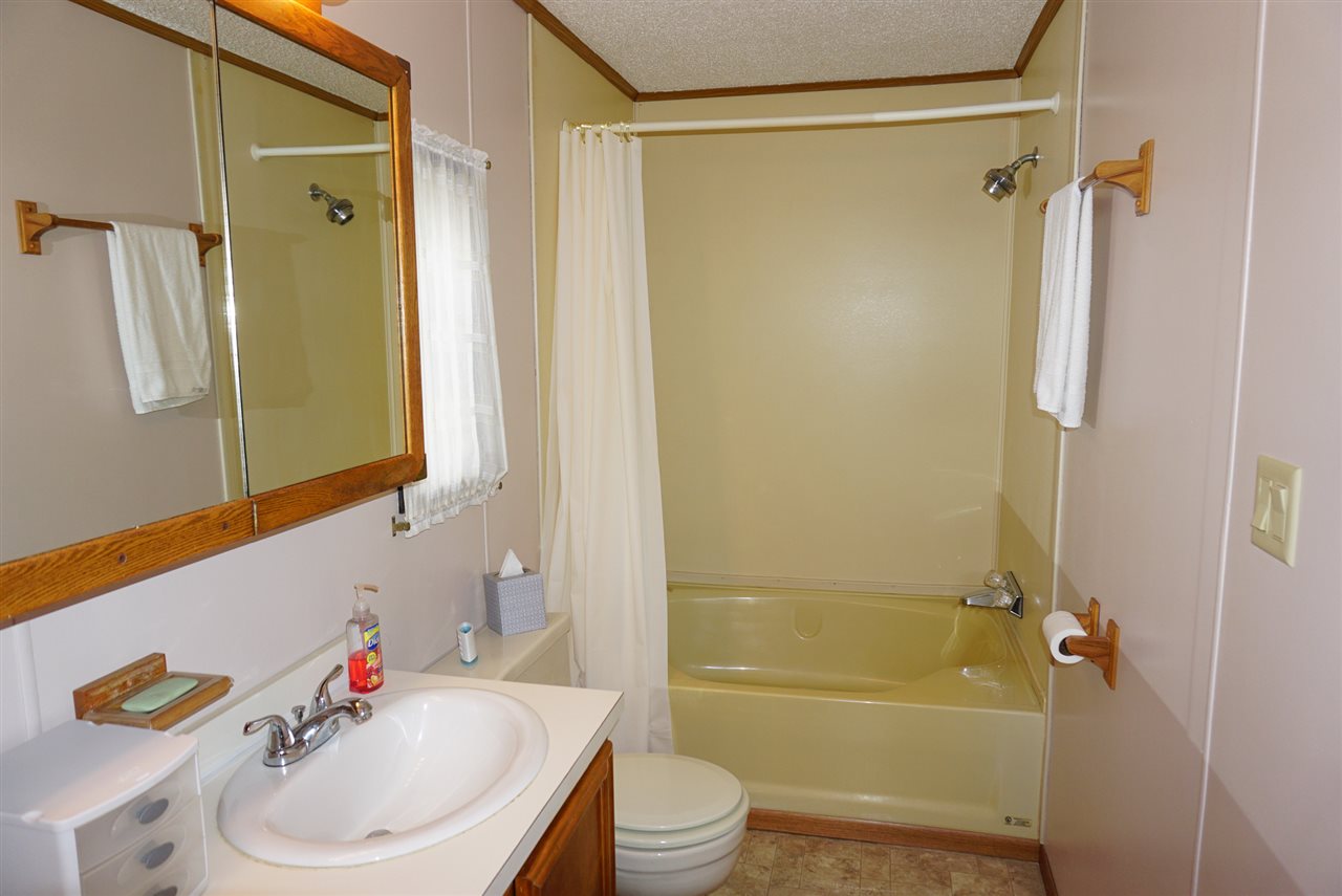 932 Carlisle Road Traverse City, MI 49696 - Photo 17 of 46 1867369-16.JPG