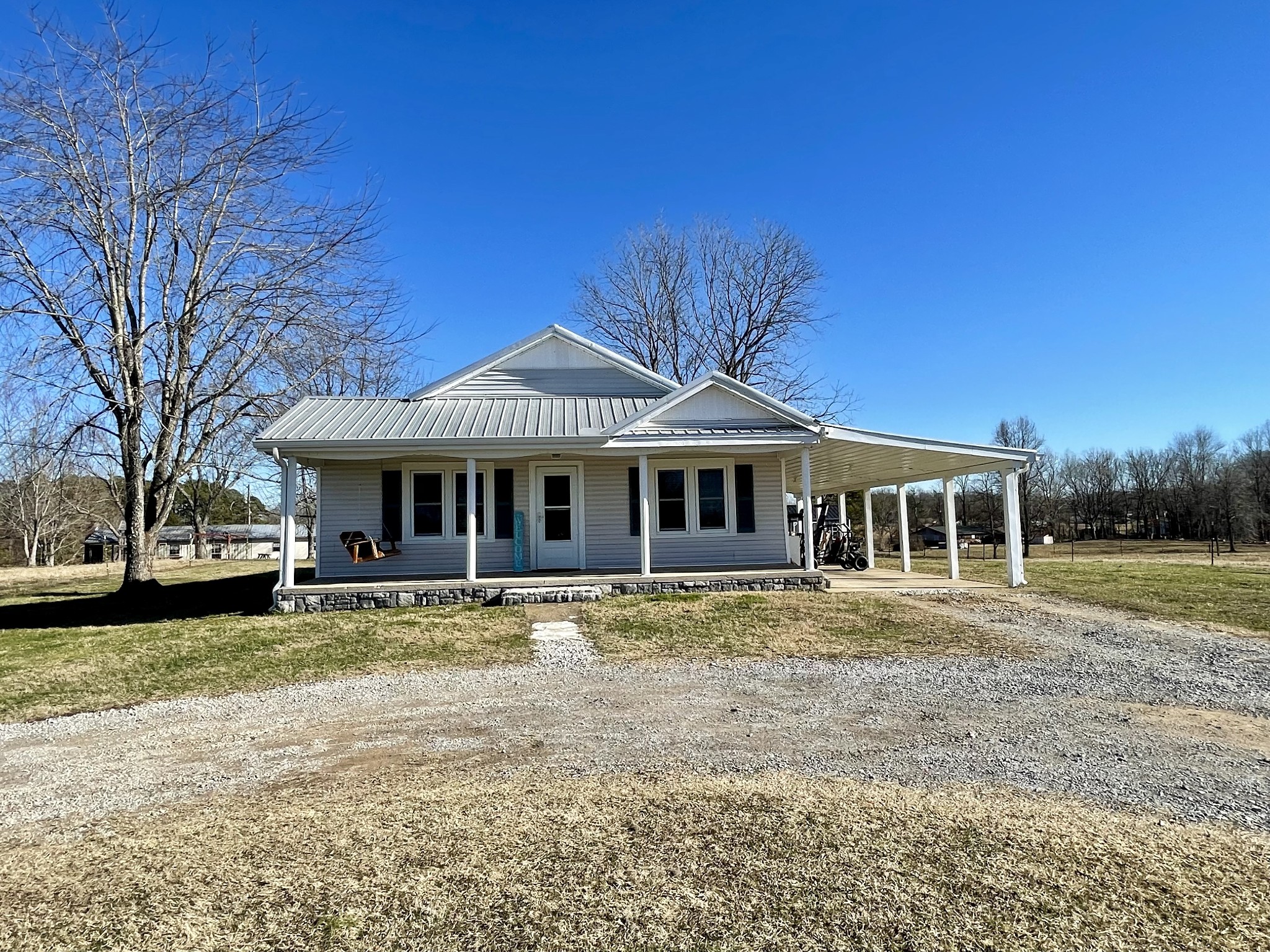 968 West Point Road Lawrenceburg, TN 38464 - Photo 1 of 21 a front view of a house with a garden