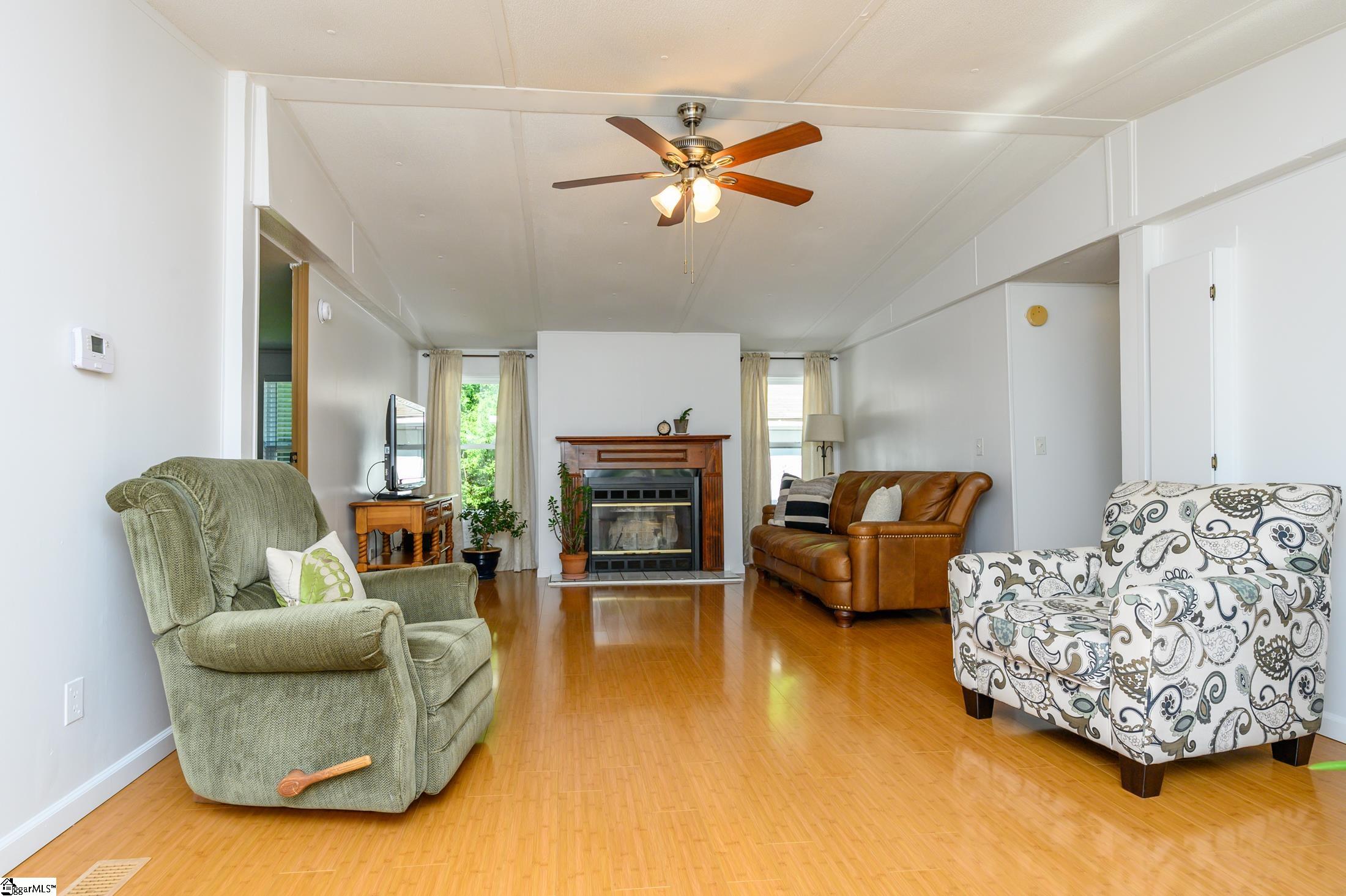 548 Hipps Road Simpsonville, SC 29680 - Photo 3 of 25