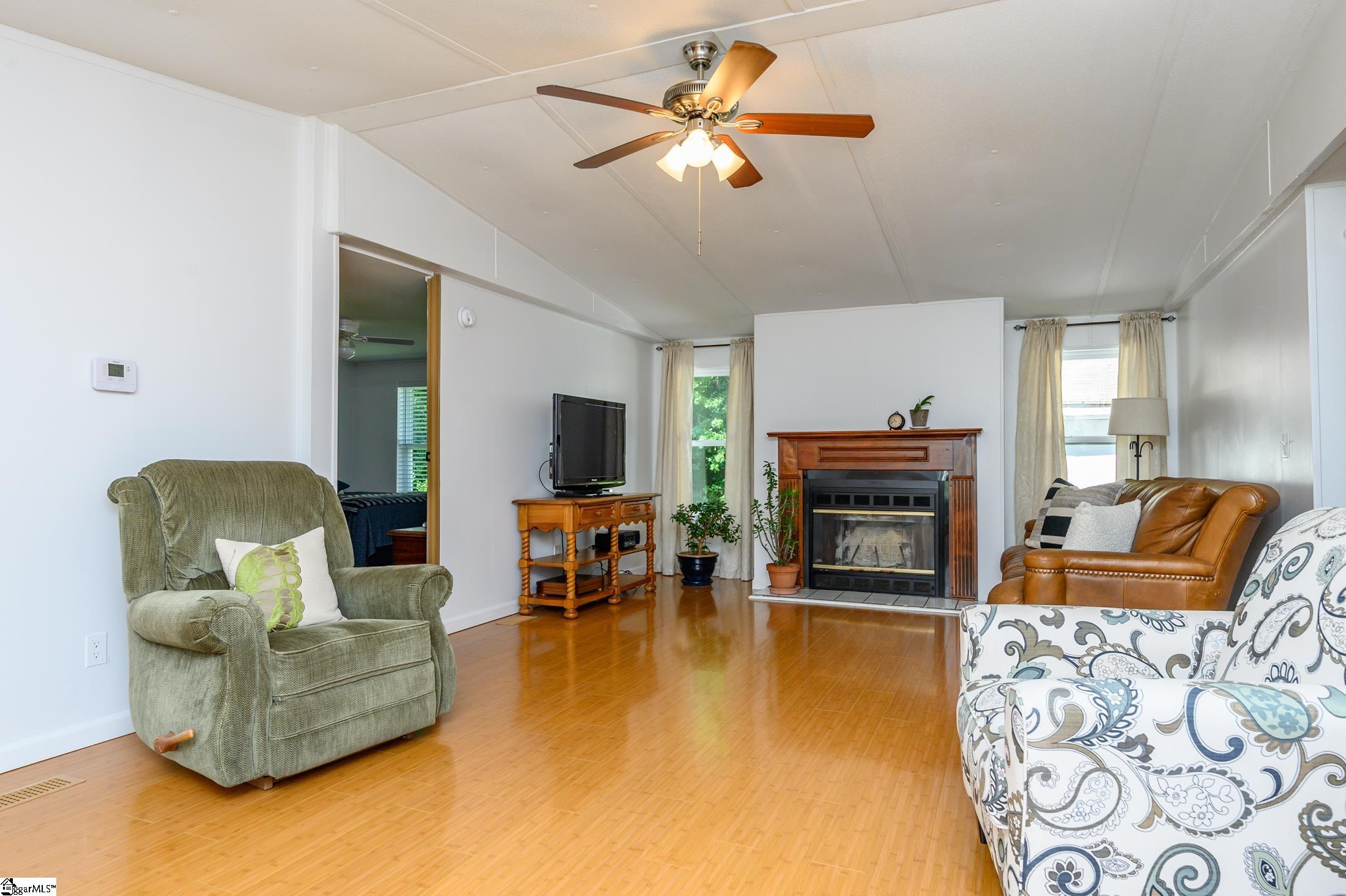 548 Hipps Road Simpsonville, SC 29680 - Photo 4 of 25