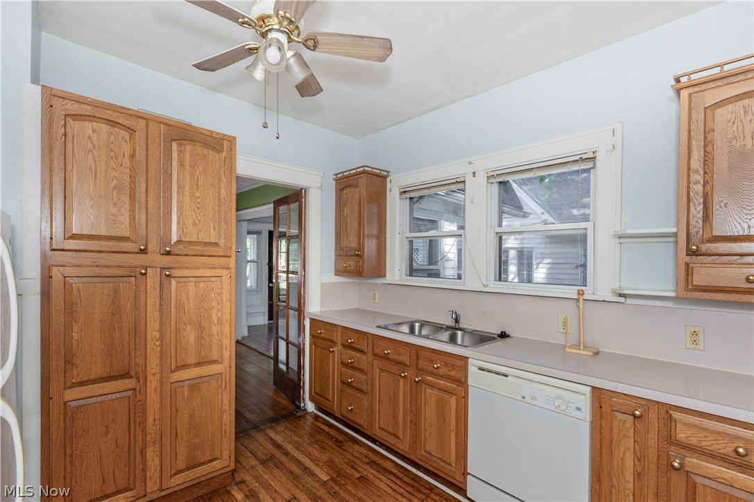 2121 Coventry Road Cleveland Heights, OH 44118 - Photo 19 of 47 Kitchen - 2nd floor unit - Appliances stay
