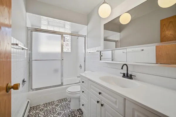 $2,100 | 8645 West Summerdale Avenue, Unit 3, Chicago, IL 60656