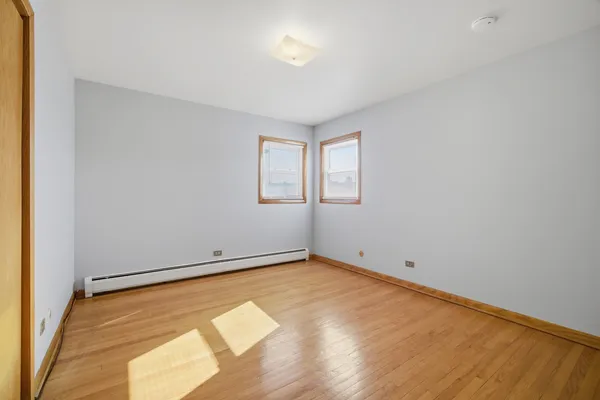 $2,100 | 8645 West Summerdale Avenue, Unit 3, Chicago, IL 60656