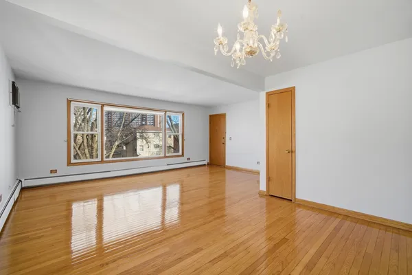 $2,100 | 8645 West Summerdale Avenue, Unit 3, Chicago, IL 60656