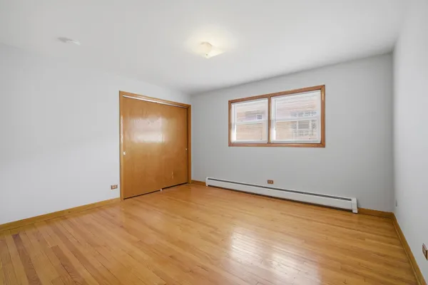 $2,100 | 8645 West Summerdale Avenue, Unit 3, Chicago, IL 60656