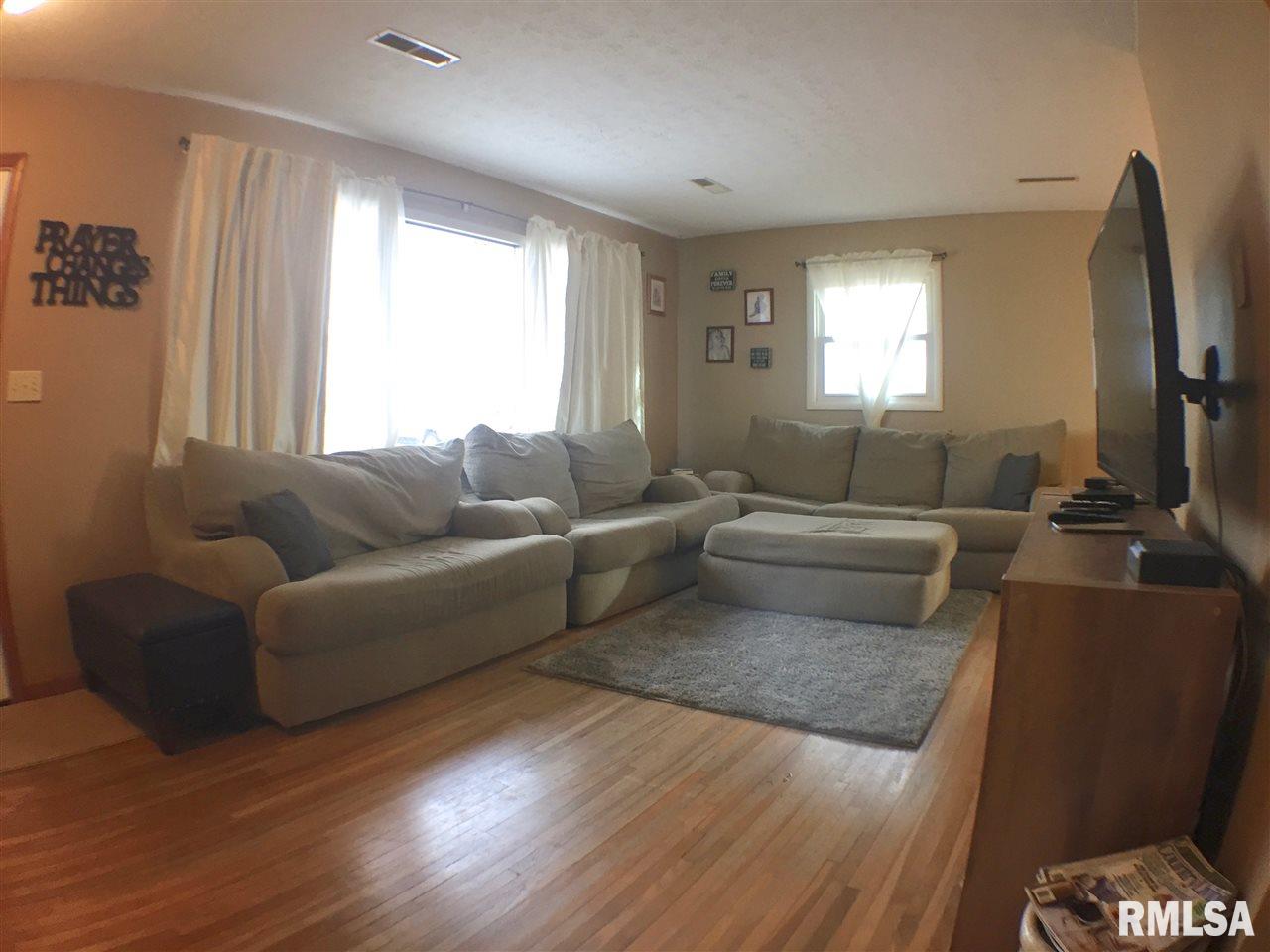 1323 Spring Bay Road East Peoria, IL 61611 - Photo 8 of 31 Gallery Image 8